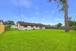 1909 Tracy Lynn Ln, Alvin, TX 77511 - Photo 4