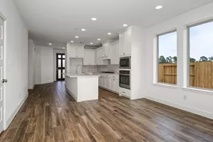 501 Abcot Ranger Ct, Willis, TX 77318 - Photo 2