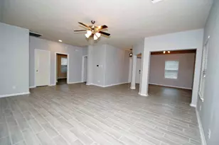 7019 Hazelnut Ln, Baytown, TX 77521 - Photo 10
