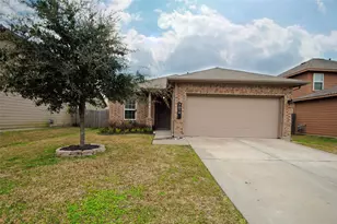 7019 Hazelnut Ln, Baytown, TX 77521 - Photo 2