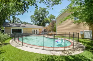9906 Cedardale Dr, Houston, TX 77055 - Photo 4
