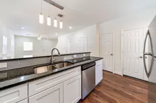 5007 Mallow St, Houston, TX 77033 - Photo 8