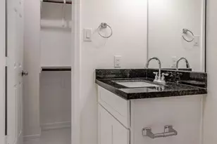 5007 Mallow St, Houston, TX 77033 - Photo 10