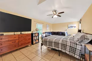 138 E Rocky Creek Rd, Houston, TX 77076 - Photo 6