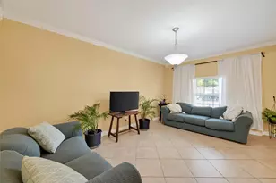 138 E Rocky Creek Rd, Houston, TX 77076 - Photo 4