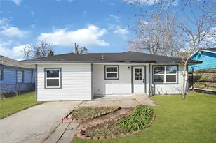 10705 Munn St, Houston, TX 77029 - Photo 2