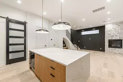 1104 W 9th Street, Houston, TX 77007 - Photo 6
