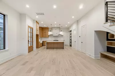 1104 W 9th Street, Houston, TX 77007 - Photo 4