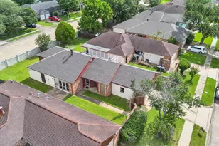 13106 Worthington St, Sugar Land, TX 77478 - Photo 4