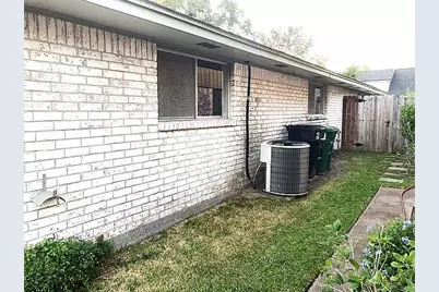 7218 Stonegate Drive, Houston, TX 77040 - Photo 12