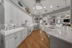 923 Short Reach Dr, Tiki Island, TX 77554 - Photo 18