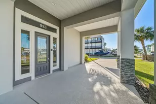923 Short Reach Dr, Tiki Island, TX 77554 - Photo 4