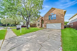 15218 Hidden Hollow Ln, Sugar Land, TX 77498 - Photo 2