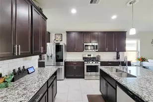 610 Autumn Flats Wy, Rosharon, TX 77583 - Photo 4