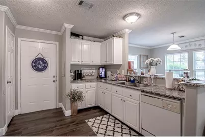 138 Varsity Drive, Huntsville, TX 77340 - Photo 6