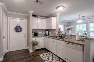 138 Varsity Dr, Huntsville, TX 77340 - Photo 6