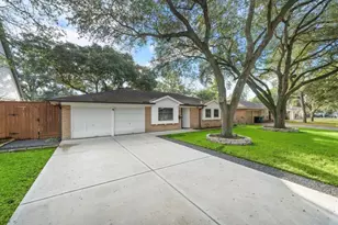 11931 Dunlap St, Houston, TX 77035 - Photo 2
