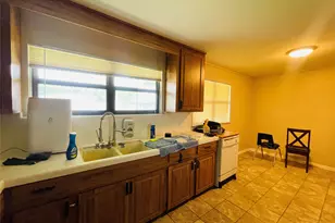 1747 W 10th St, Freeport, TX 77541 - Photo 4