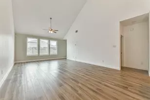 13017 Sapphire Lake Ln, Texas City, TX 77568 - Photo 4