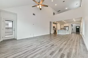 13017 Sapphire Lake Ln, Texas City, TX 77568 - Photo 6