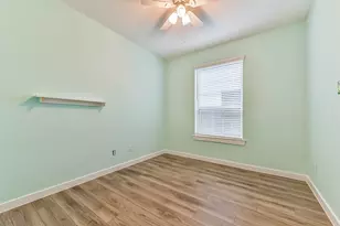13017 Sapphire Lake Ln, Texas City, TX 77568 - Photo 12