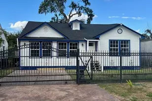 425 Caplin St, Houston, TX 77022 - Photo 1