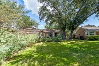 2015 Round Lake Drive, Houston, TX 77077 - Photo 4