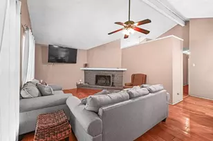 8829 Carousel Ln, Houston, TX 77080 - Photo 2