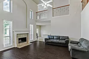 2181 Brittany Colony Dr, League City, TX 77573 - Photo 2
