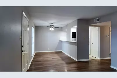 2102 5th Avenue N #10, Texas City, TX 77590 - Photo 2
