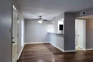 2102 5th Ave N, Texas City, TX 77590 - Photo 2