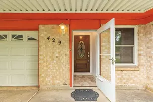 429 E Kiber St, Angleton, TX 77515 - Photo 4