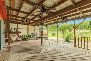 429 E Kiber St, Angleton, TX 77515 - Photo 10