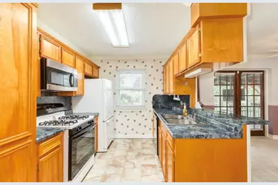 429 E Kiber Street, Angleton, TX 77515 - Photo 16