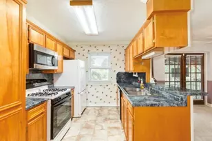 429 E Kiber St, Angleton, TX 77515 - Photo 16