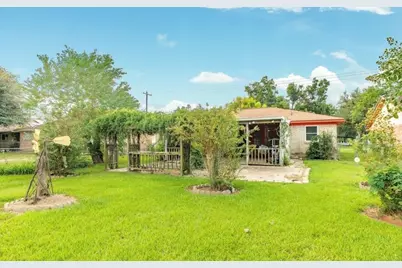 429 E Kiber Street, Angleton, TX 77515 - Photo 6