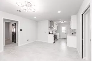 1109 E Columbia Ln, Deer Park, TX 77536 - Photo 8
