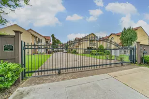 11025 Robin Hood Ct, Houston, TX 77043 - Photo 1
