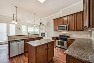 11025 Robin Hood Ct, Houston, TX 77043 - Photo 12
