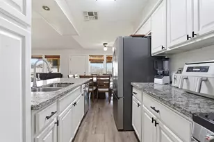 437 E 2nd St, Deer Park, TX 77536 - Photo 8