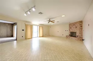 302 Baumgarten St, Schulenburg, TX 78956 - Photo 4