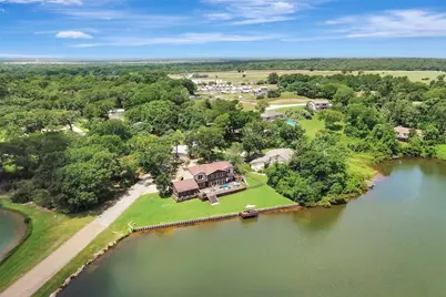571 Lakeview Circle, Hilltop Lakes, TX 77871 - Photo 2