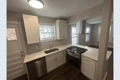 2424 Avenue 0 1/2 Street #2, Galveston, TX 77550 - Photo 4