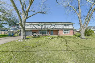 71 Garfield St, La Porte, TX 77571 - Photo 1