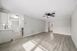 5347 Castlecreek Ln, Houston, TX 77053 - Photo 6