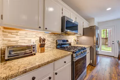 56 E Village Knoll Circle, The Woodlands, TX 77381 - Photo 12