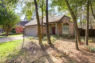 56 E Village Knoll Cir, The Woodlands, TX 77381 - Photo 2