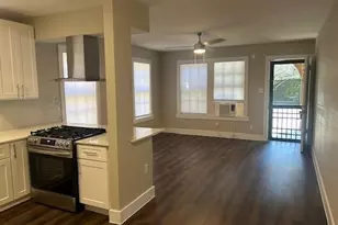 2424 Ave 0 1/2 St, Galveston, TX 77550 - Photo 4