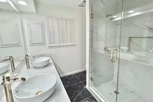 10010 Burgoyne Rd, Houston, TX 77042 - Photo 24
