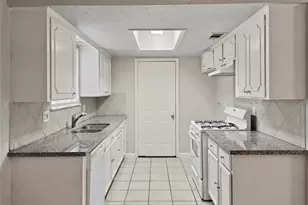 9119 Glenbury Dr, Houston, TX 77037 - Photo 6